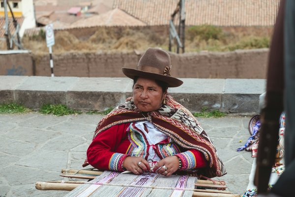 Comment découvrir les traditions artisanales du tissage au Guatemala?